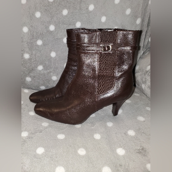 Gently loved Nine West high heeled ankle boots, with accent buckle - Picture 5 of 15